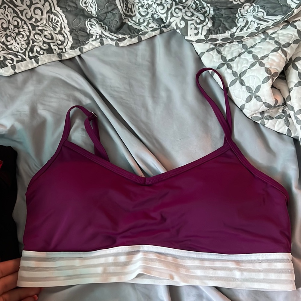 size medium bikini top. worn a few times. like new.